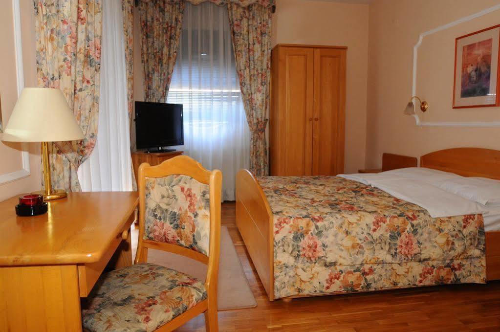 Hotel Vienna Загреб Экстерьер фото